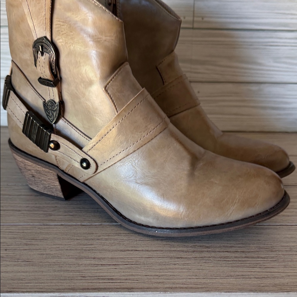 Women's Tan Leather Western Ankle Boots